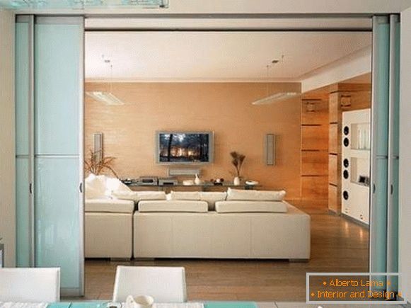 Cozinhas salas de estar com portas de correr - idéias de espaço de zoneamento