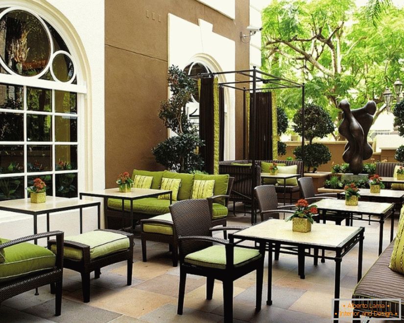 O café do hotel em Los Angeles Four Seasons após o redesenho