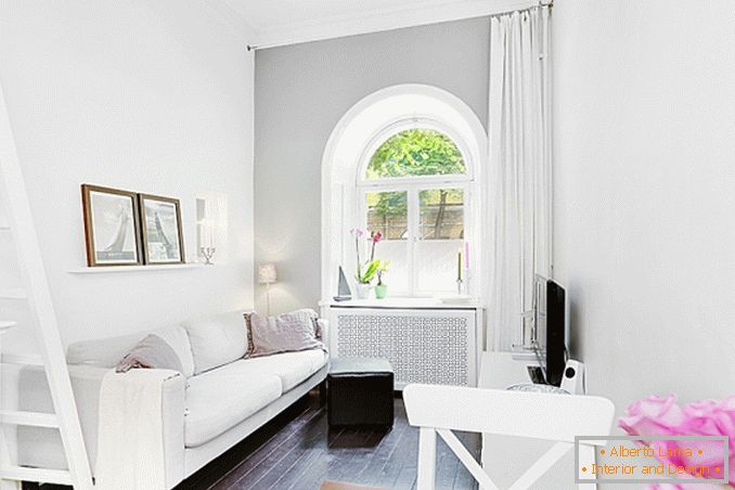 O interior do apartamento é de 17 metros quadrados no minimalismo escandinavo