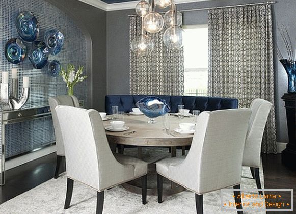 Sala de jantar na cor cinza-azul