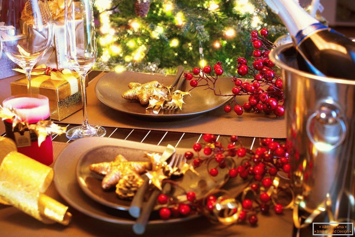 Ramos de Rowan são uma variante ideal da decoração da mesa de ano novo