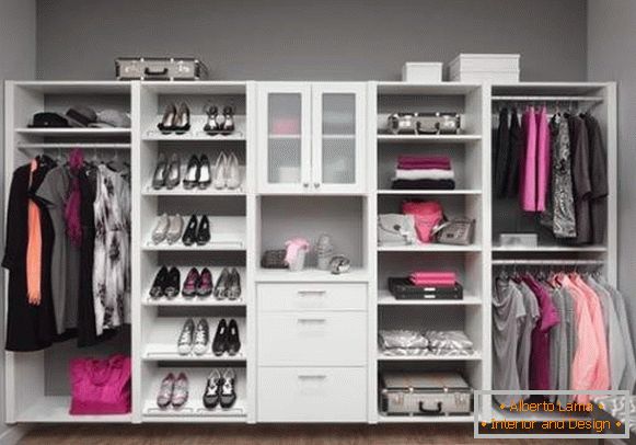 Enchimento interno do guarda-roupa no quarto - фото гардеробной девушки