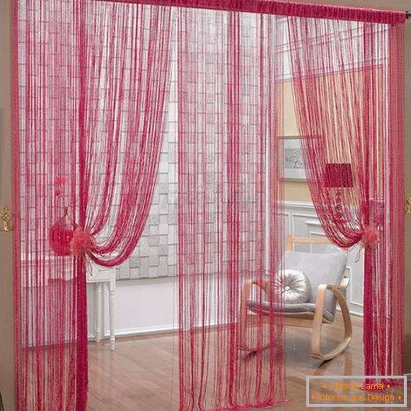 Como lindamente pendurar as cortinas de um fio entre os quartos