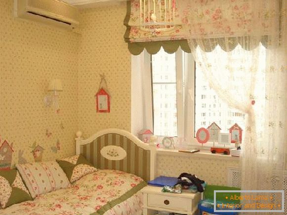 persianas romanas no quarto das crianças para uma menina, foto 16