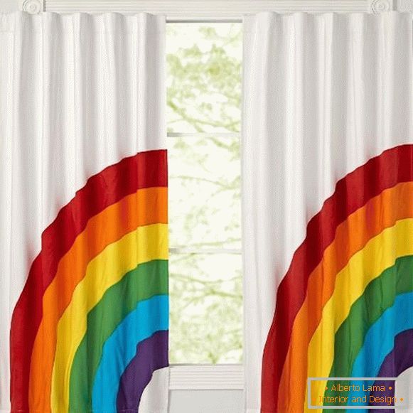 cortinas em um quarto de crianças para um menino curto, foto 26