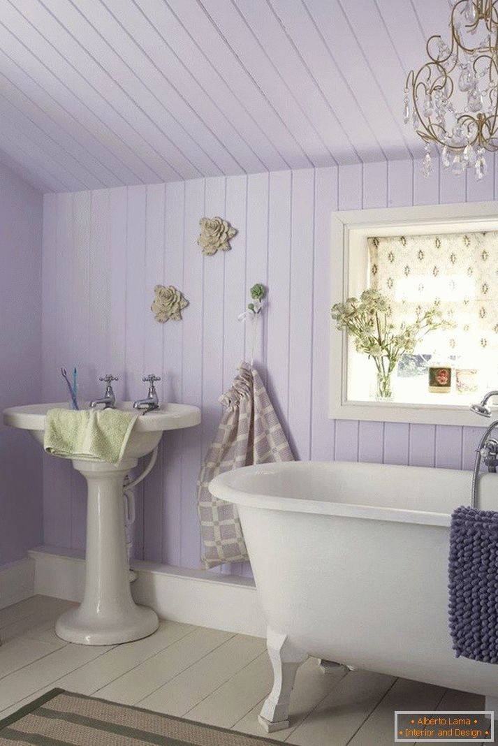 Casa de banho em cor lilás