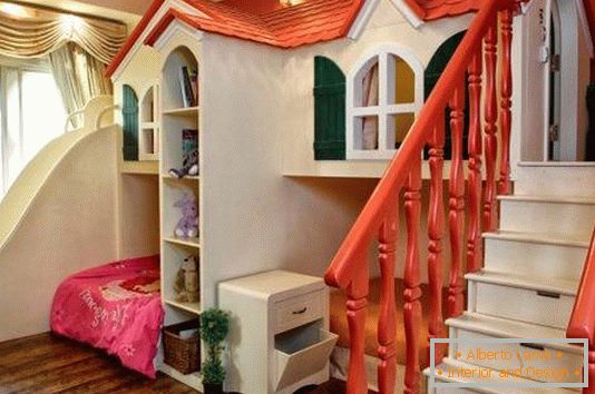 Belo castelo para meninas de quarto das crianças