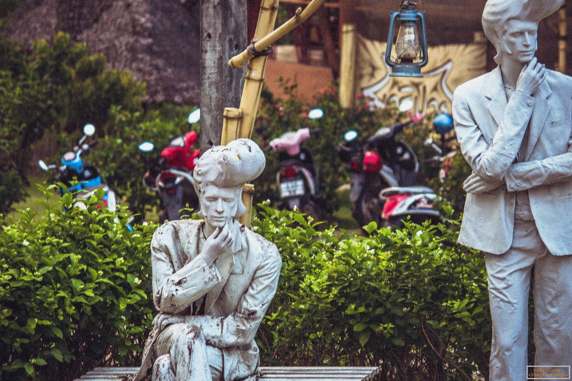 Esculturas de Elvis na aldeia da Tailândia