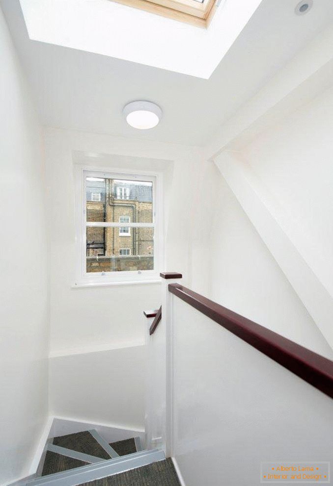 Escadaria em uma casa vitoriana de quatro andares em Pimlico