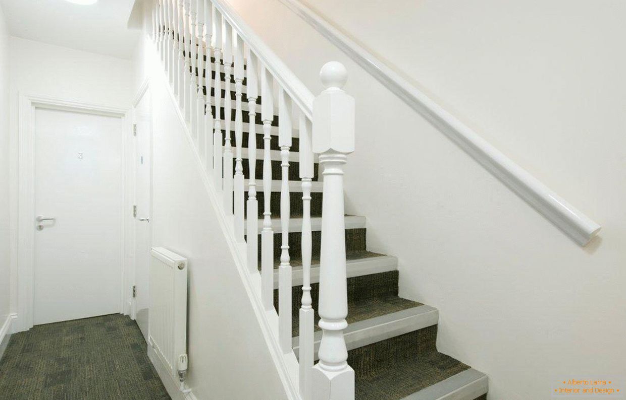 Escadaria em uma casa vitoriana de quatro andares em Pimlico