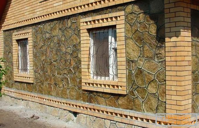 Acabamento das fachadas das casas com pedra natural