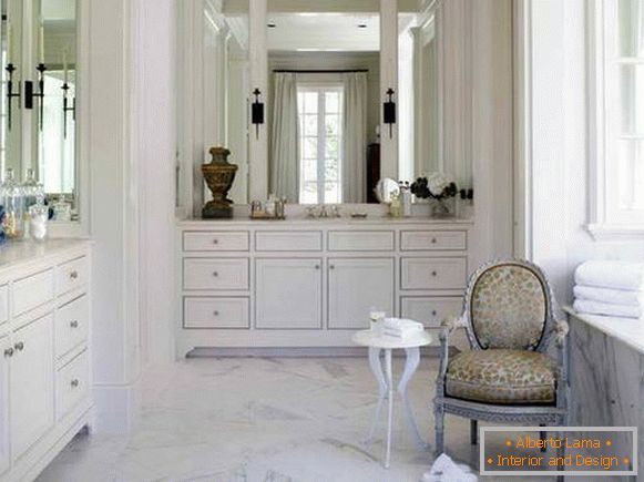 interiores de casas de banho em uma foto de estilo clássico, foto 12