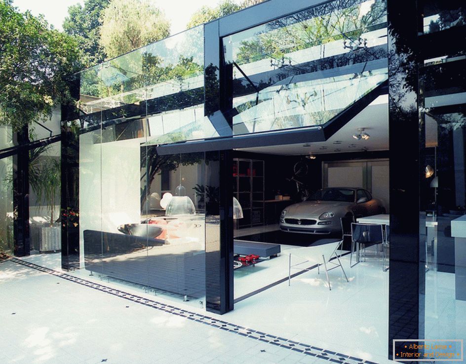 Garagem moderna com portões de vidro