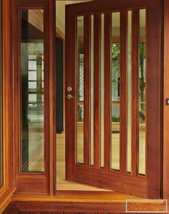 Portas de entrada de madeira com vidro
