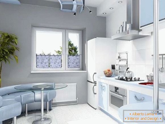 Interior de uma pequena cozinha em uma casa particular - um design em tons de branco e azul