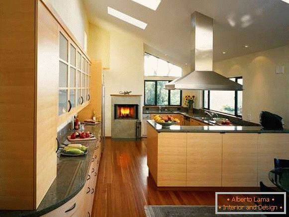 Interior da cozinha moderna com lareira em uma casa particular - Design foto 2017