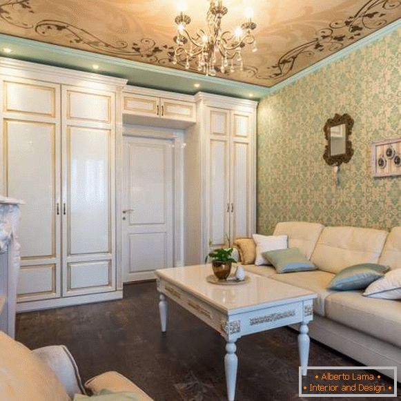 Design elegante hall em um apartamento com mobiliário clássico e móveis