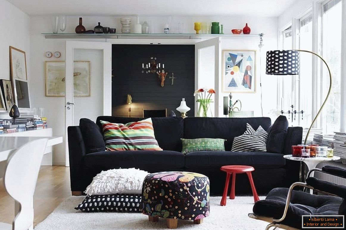 Mobília de uma sala de estar em estilo moderno clássico