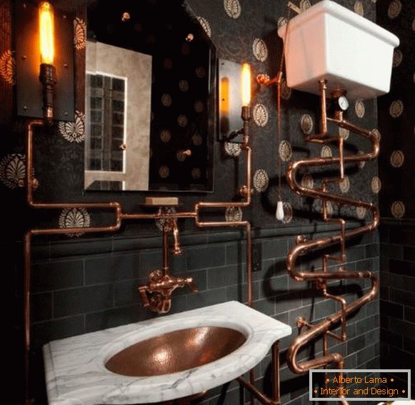 Banheiro estilo steampunk com papel de parede vitoriano