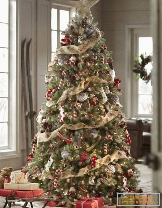 Árvore de Natal com lindas decorações