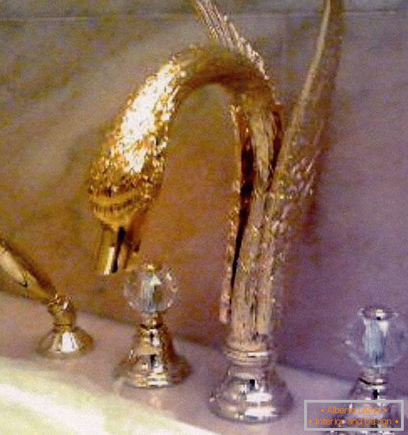 Mezhyhirya Misturador artesanal dourado