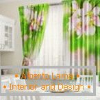 Cortinas com flores na cozinha