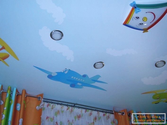 Tetos do estiramento engraçados sobre aviões dos desenhos animados. As crianças vão gostar.