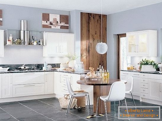 Interior de cozinha em cores claras