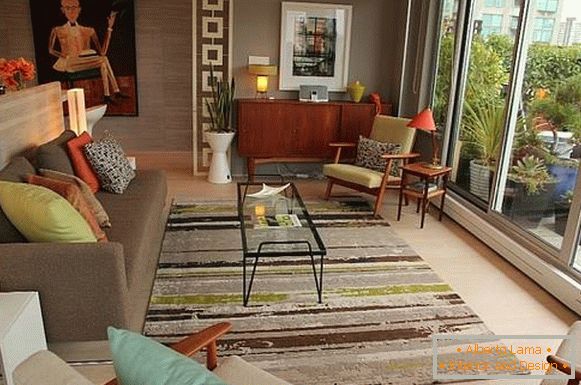 Sala de estar combinada com estilos retro e eco