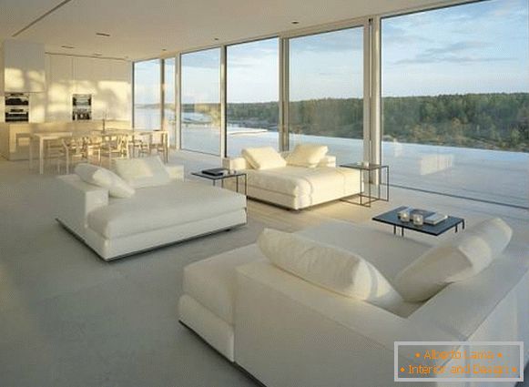 Design de sala de estar com grandes janelas