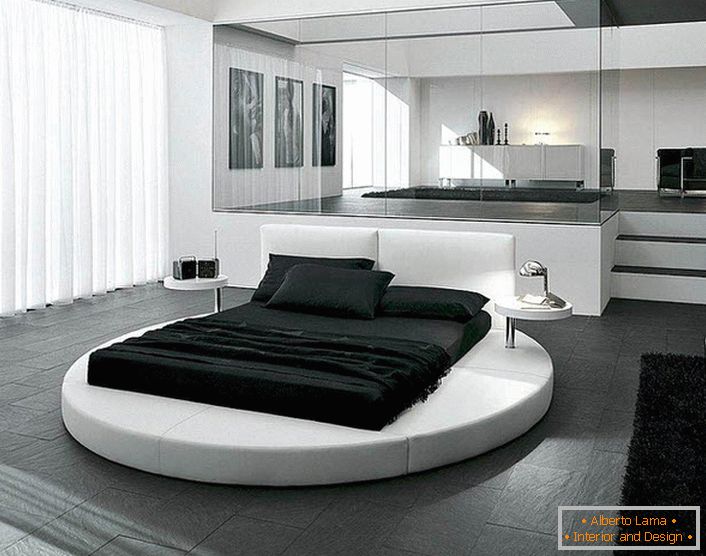 O design do quarto no estilo minimalista é enfatizado por móveis propriamente selecionados. Um detalhe interessante do interior é uma cama redonda.