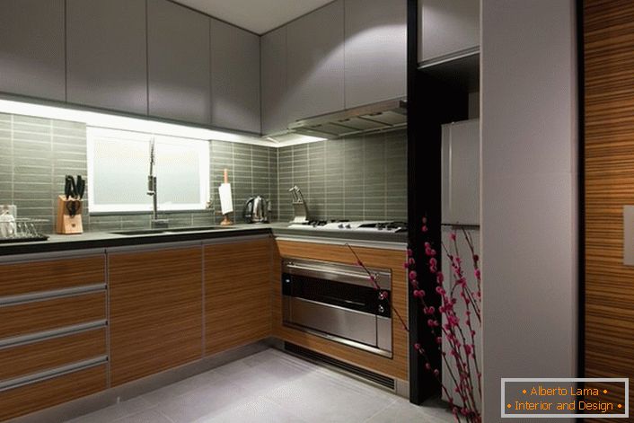 Uma característica distintiva do estilo é cores interiores cinza claro, linhas de móveis rigorosos e eletrodomésticos modernos.