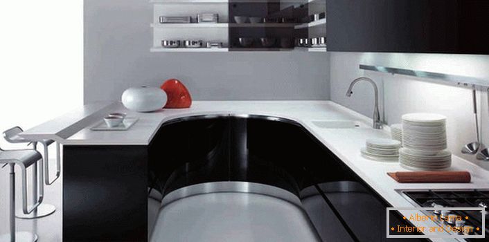 Confortável na sua funcionalidade de cozinha em estilo high-tech. Encontre o designer do balcão de bar como uma continuação da área de trabalho.