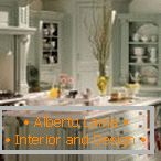 Interior da cozinha da casa no estilo de Provence