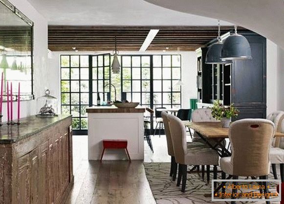 Projeto de cozinha e sala de jantar em uma casa privada moderna