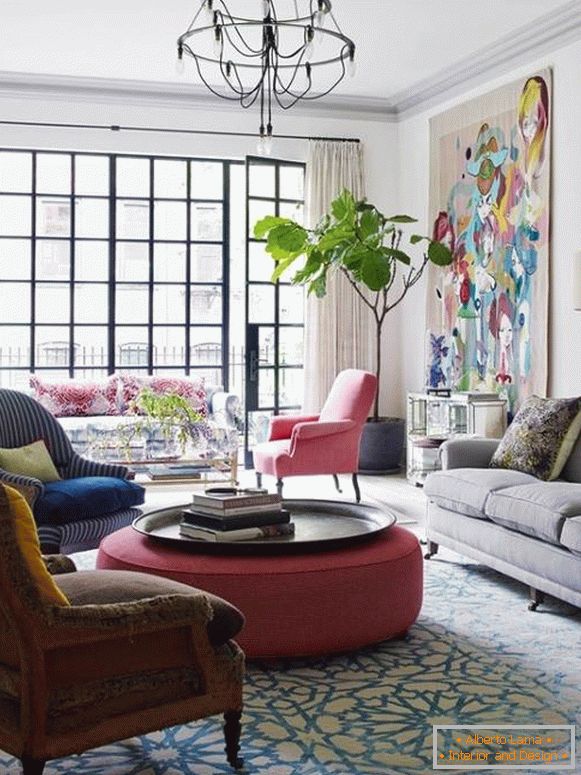 Decoração luminosa no design da moderna sala de estar
