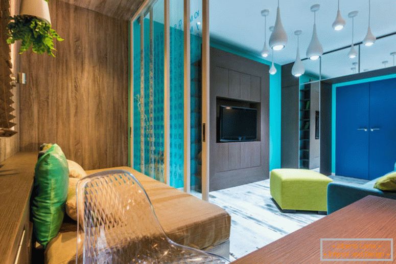 Design de interiores da sala de estar com acentos brilhantes