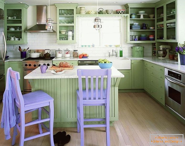 A combinação de verde e roxo na cozinha