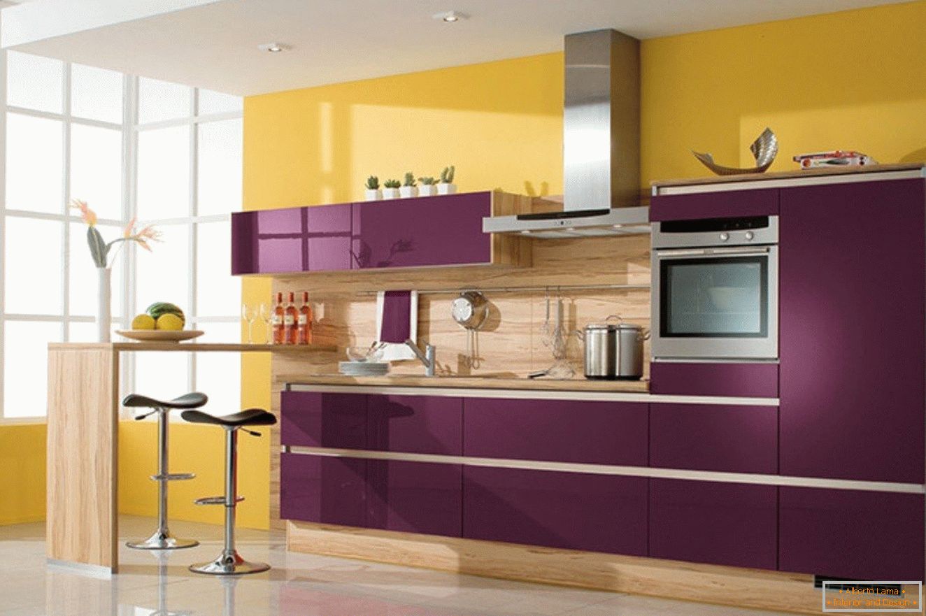 Cozinha amarelo-violeta