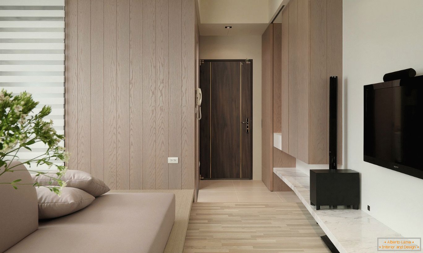 Decoração de madeira no interior de um pequeno apartamento de um quarto