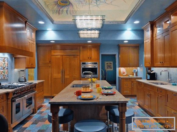 Cozinha elegante na cor azul e marrom