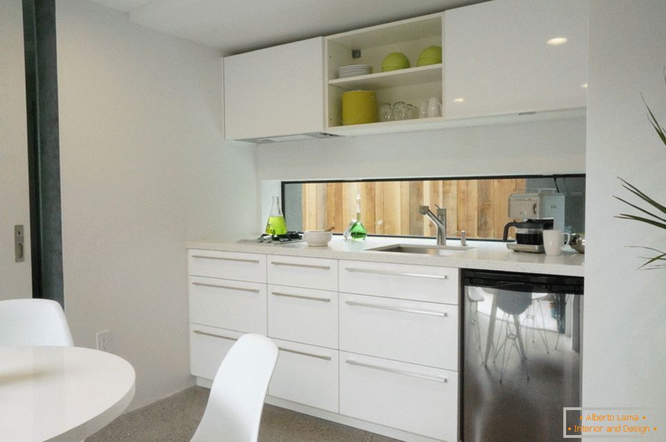 Interior moderno e confortável de kitchenette