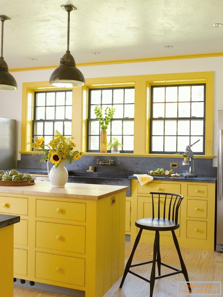 Cor amarela, domina o estilo rústico na cozinha