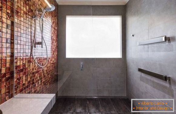 Casa de banho com paredes cinzentas