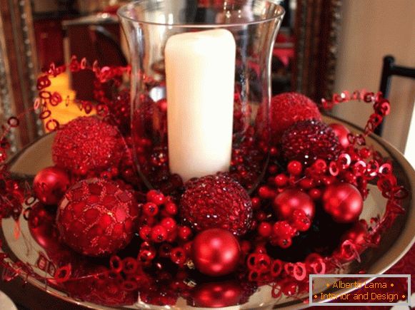 Decoração vermelha brilhante para a mesa festiva