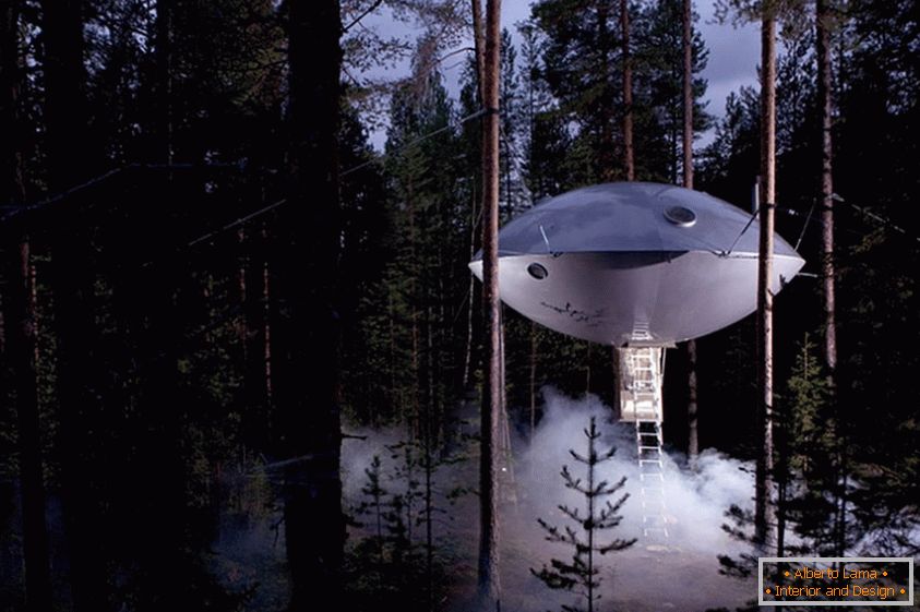 Casa da Árvore UFO (Suécia)