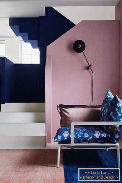 Combinação rosa incomum na decoração escadaria