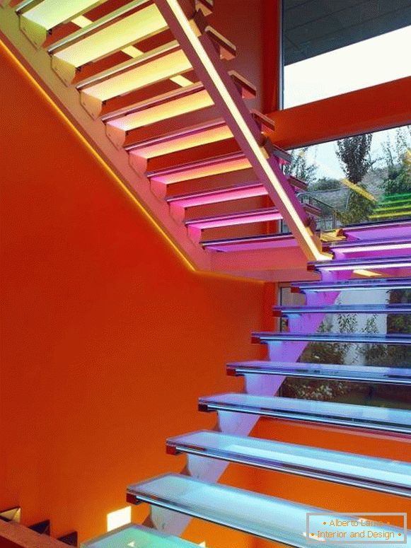 Rainbow-escada-com-luz de fundo