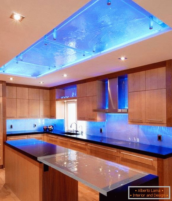 Design de cozinha com luz de fundo azul