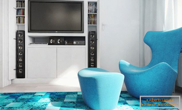 Um incrível dueto de branco e azul rico no design da sala de estar